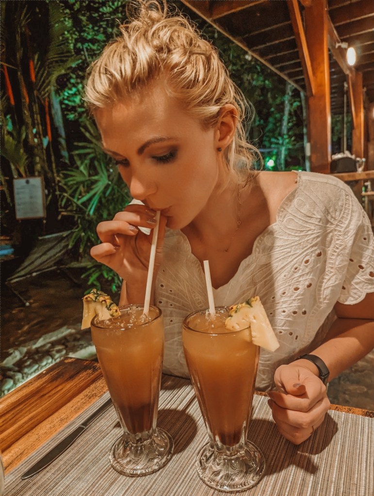 Happy hour hotel banana Azul Costa Rica Puerto Viejo