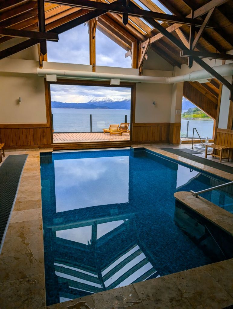 los cauquenes hotel ushuaia argentina patagonia pool