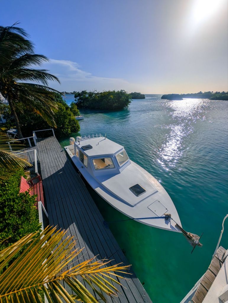 tarpon sands Lodge Belize private island boat