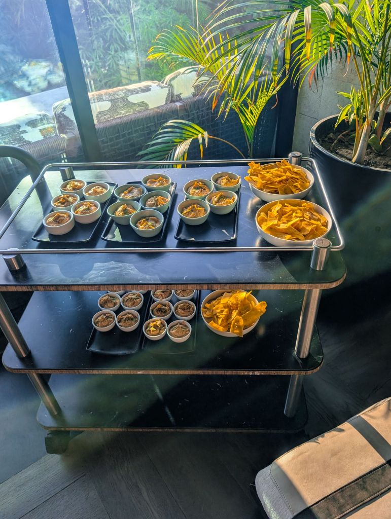 kimpton grand roatan social hour