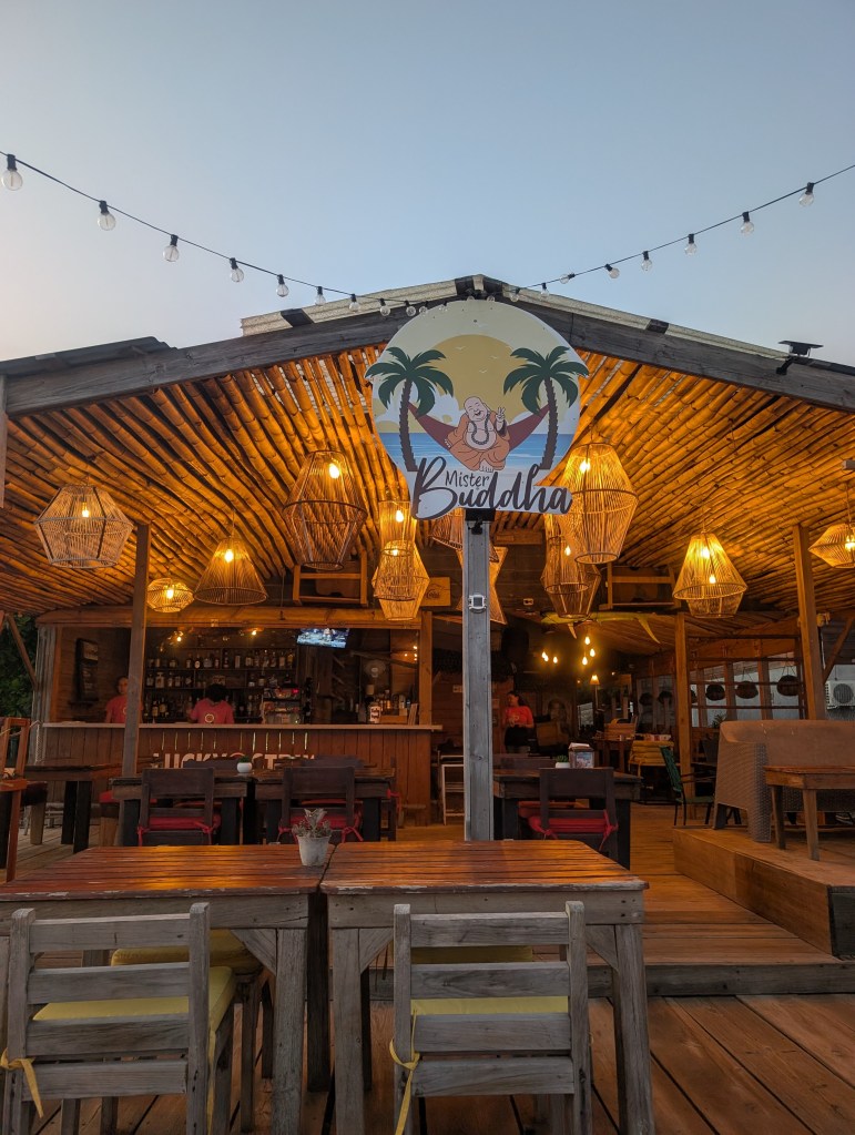  travel guide to utila mister buddha