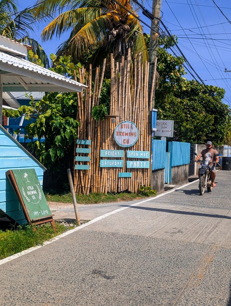  travel guide to utila